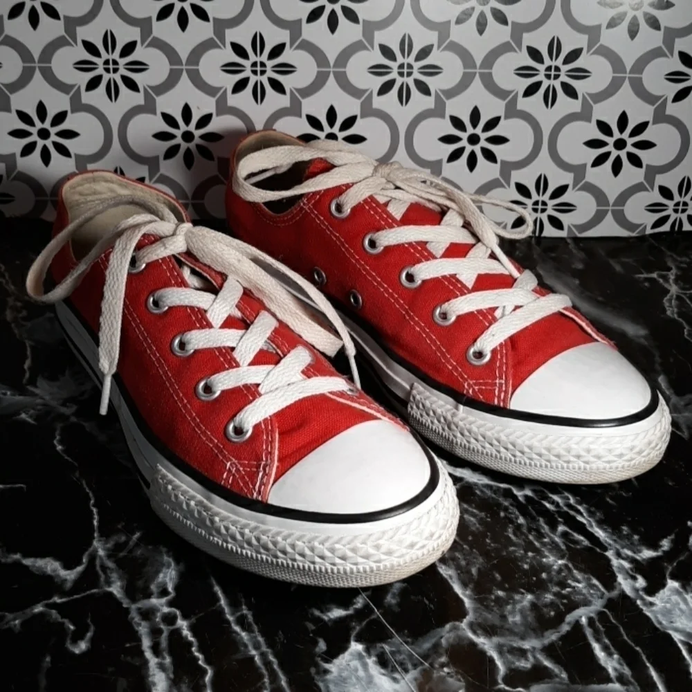 Converse All Star red low top sz 3